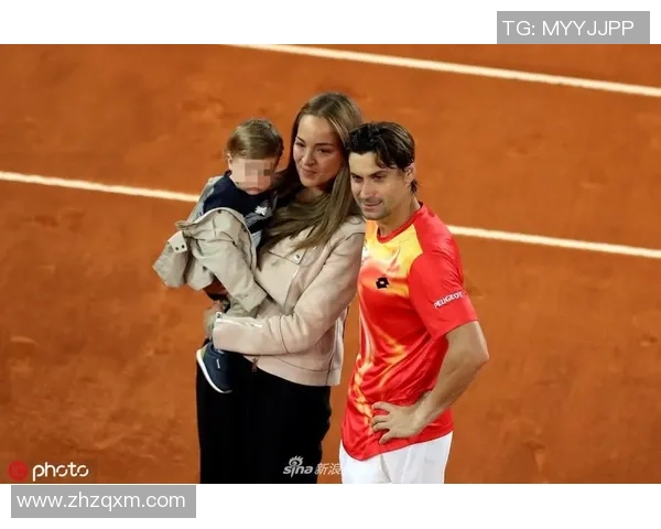 退役足球明星携儿子温馨合影展现父子情深瞬间